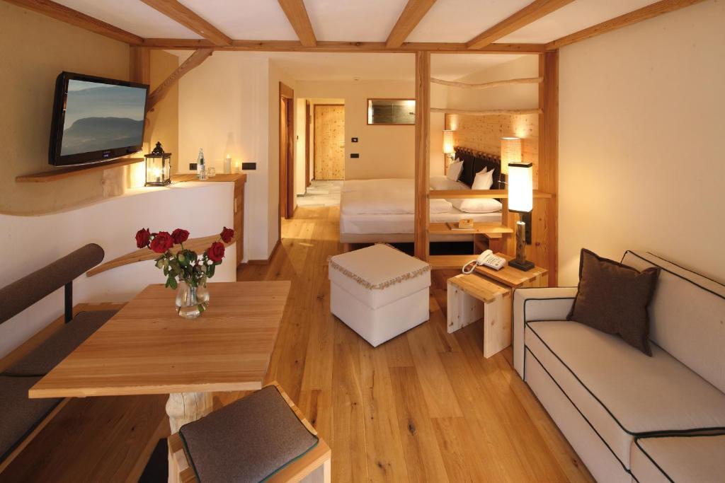 Dolomites Living Hotel Tirler Alpe Di Siusi Ruang foto