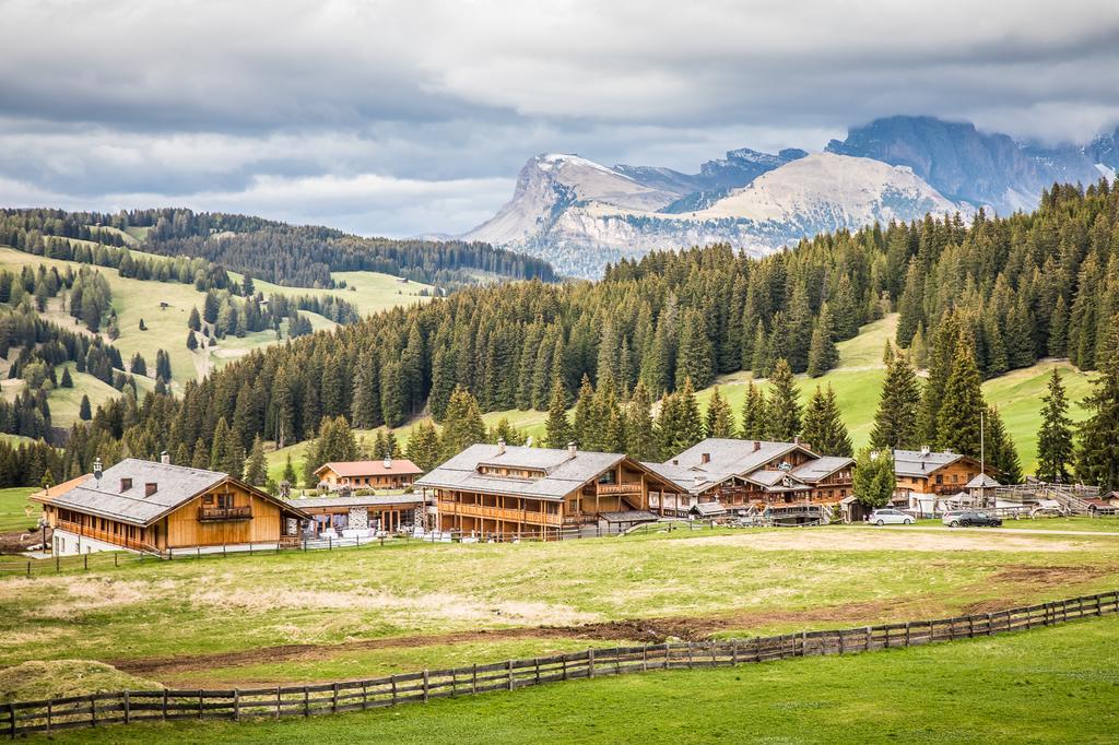 Dolomites Living Hotel Tirler Alpe Di Siusi Bagian luar foto